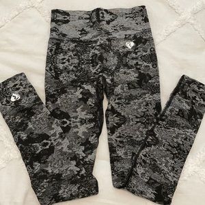 NWOT Women’s Best Camo Seamless Leggings